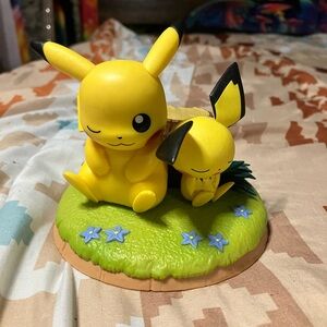 Pokémon official Pikachu & Pichu sitting figure Nintendo creatures Rare